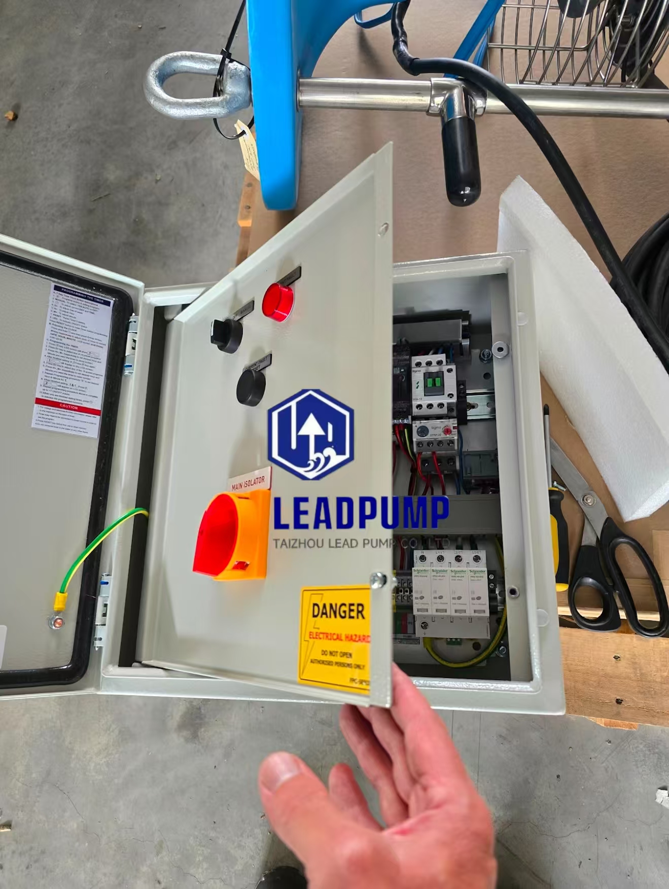 Taizhou Lead Pump CO., Ltd fournit une solution d'armoire de contrôle d'alimentation personnalisée en réponse à de nouvelles modifications réglementaires